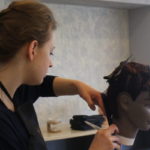 Technikum Bio-Cosmetics-Studio, Technik Usług Fryzjerskich, zajęcia praktyczne - strzyżenie damskie - praca na główkach treningowych